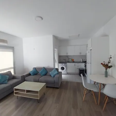 1 Bd At Mediterranean - Bay B206 * Limassol