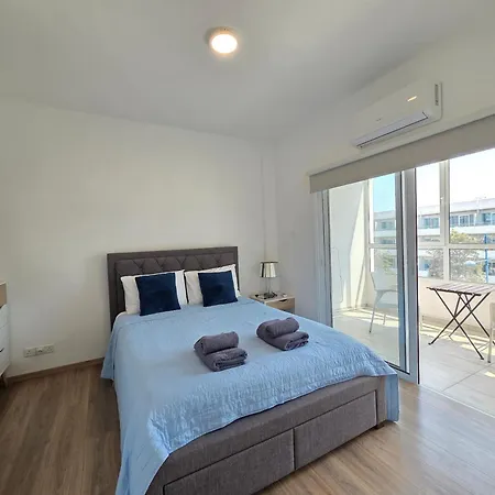 1 Bd At Mediterranean - Bay B206 リマソール