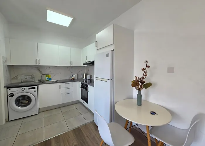 1 Bd At Mediterranean - Bay B206 * לימסול