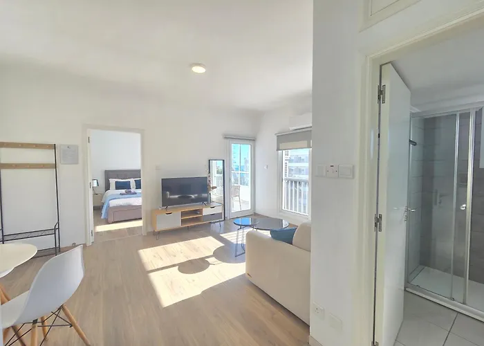 1 Bd At Mediterranean - Bay B206 דירה לימסול